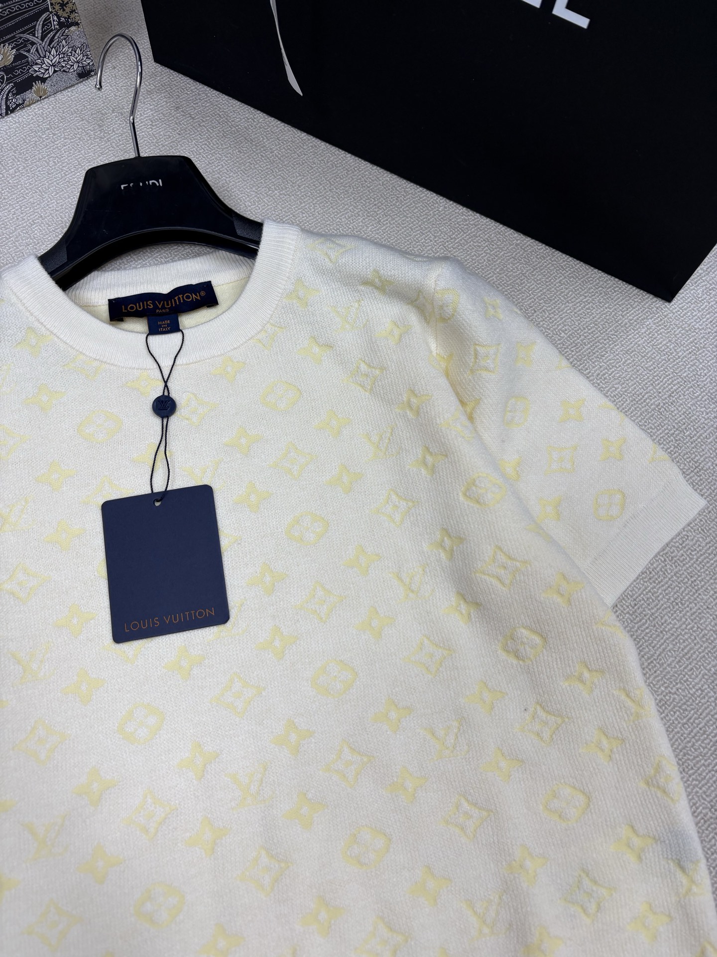 Women's short sleeves